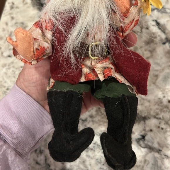 Annalee 7” Gnome With Sunflowers NWT - Picture 7 of 7